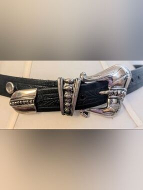 Vintage Western Style Women's Black Leather Belt W/Metal Buckle And Accessories.